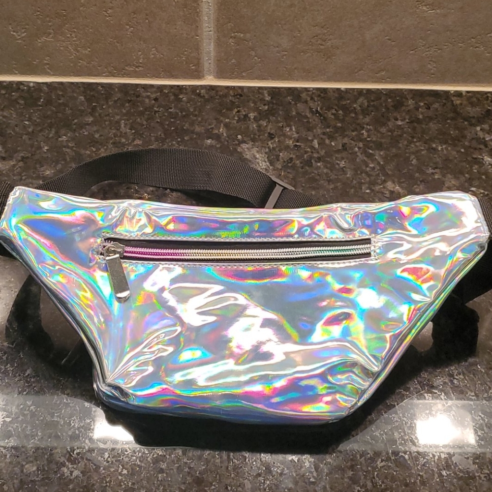BELT BAG - HOLOGRAPHIC SILVER